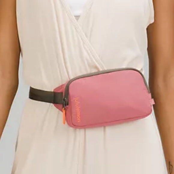 NWT Lululemon Mini belt bag - Picture 5 of 6